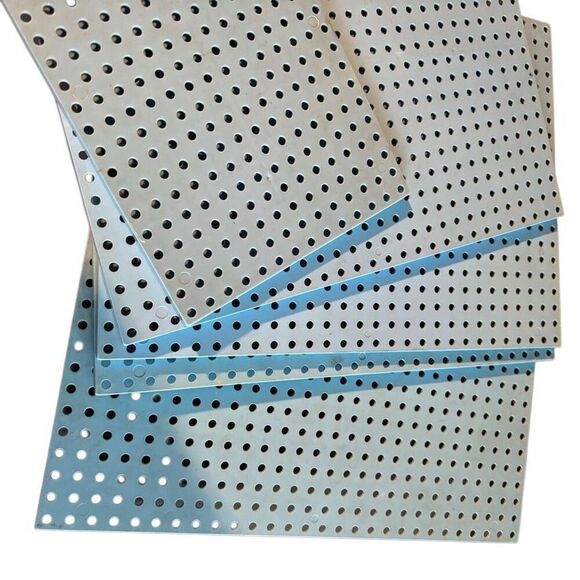 Pegboard Playtiles No. 26 Instructions And 5 Peg Boards - Picture 3 of 6